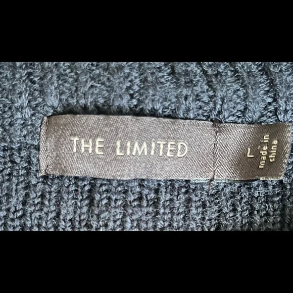 The limited black sweater with ruffle bottom - Picture 2 of 2